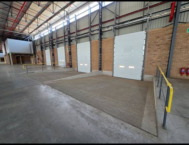 8,315M² WAREHOUSE TO LET IN AIRPORT PARK